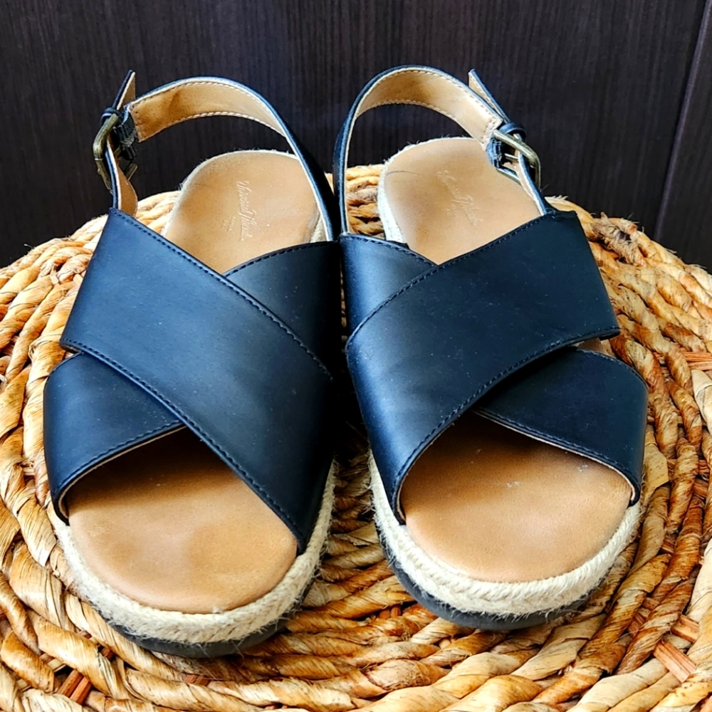 Universal Threads Black Faux Leather with Raffia Platform Sandals Size 6